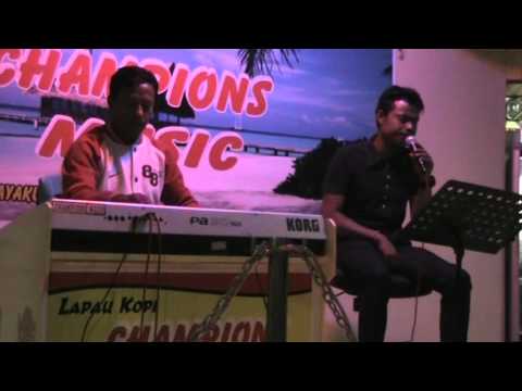 Pengamen Bersuara Emas - (Bukittinggi) Rizzal -Cover Anak Salido Elly Kasim