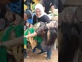 MERINDING MELIHATNYA