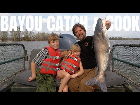 2 Nights on a Houseboat on the Bayou - Catching bullfrogs, catfish, and crawfish. Cajun Experience