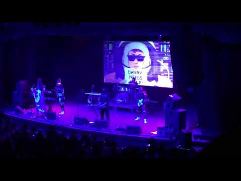 TWRP + Ninja Sex Party - The Hit (Live)