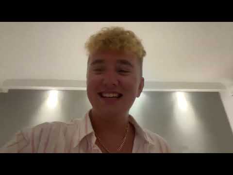 Młody ali pobił dziewczyne?