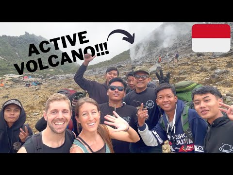 Helped By Locals in Berastagi SUMATRA: Mount Sibayak🇮🇩Indonesia Travel Vlog Volcano Hike&Hot Springs
