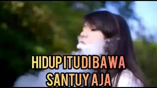 Download lagu Cewe cantik jago Vape😊😊😊 mp3