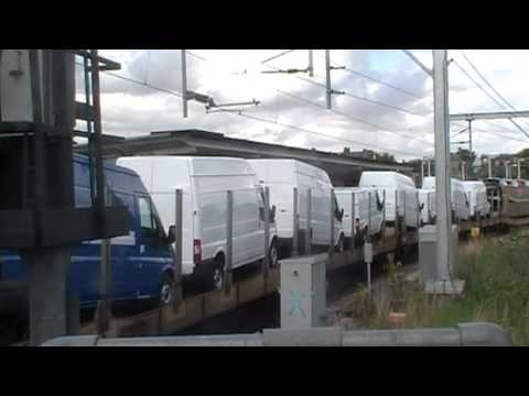 DBS 66200 works 6X44 through Willesden Junction (WARNING: VERY LOUD)