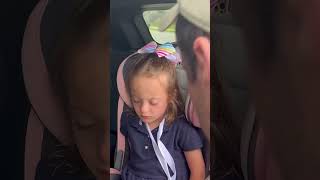 Download lagu Daughter wakes from nap to discover soldier dad has returned home mp3