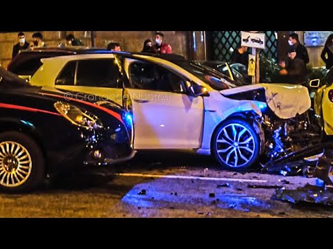 Fuggono all'alt dei Carabinieri, scatta l'inseguimento che si conclude con un frontale