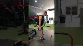 SENTADILLA BÚLGARA ÉNFASIS EN CUÁDRICEPS