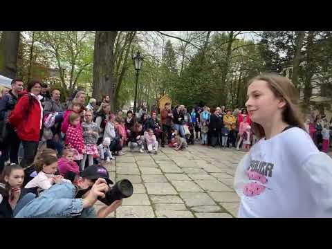 Mezinárodní den tance 29.4. 2023.Taneční módní přehlídka Second hand Gallery & T- dance.