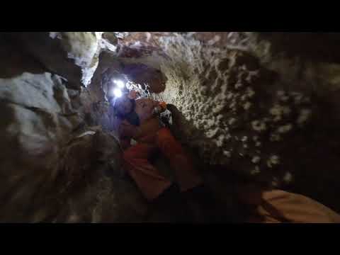 Dentro de las entrañas de  Caverna Lo Sauces , Sierras de Córdoba 