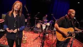 Guy Davis - I Wish I Hadn't Stayed Away So Long (eTown Webisode #889)