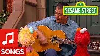 Sesame Street: Me Llamo with Elmo, Zoe and Luis