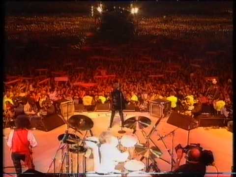 Liza Minelli - We Are The Champions - Freddie Mercury Tribute Concert - 20th April 1992