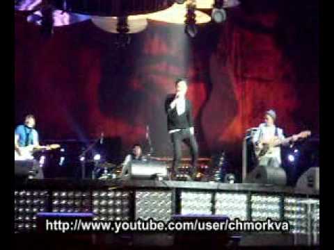 Dima Bilan sings with ANASTASIA at Muz TV awards 2010 (Live)