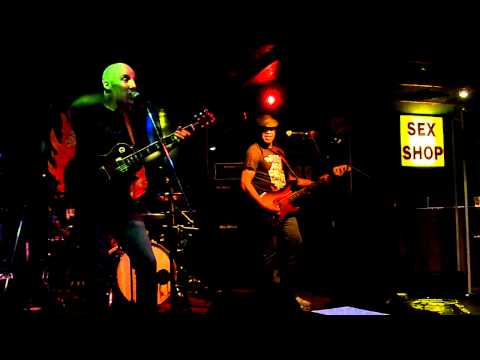 THUNDERSTRUCK BY FRED TEMPS ( LIVE IN CHAVIN )