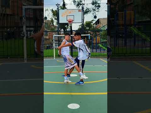 Apréndete este truco para esconder el balón #futbol #viralvideo #fypシ゚viral #niñosfutbolistas