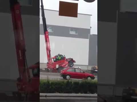 Disaster on the job: Manitou MRT2540 outrigger mishap