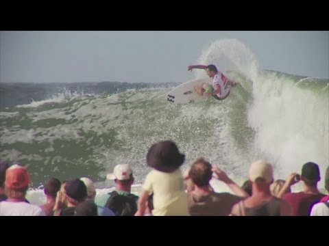 Kelly Slater reaches Final Four of Quiksilver Pro