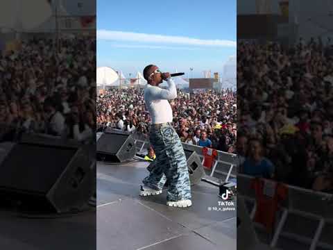 Justin99 ft Nobantu Vilakazi & Pcee - Gilikidi (Live Performance)