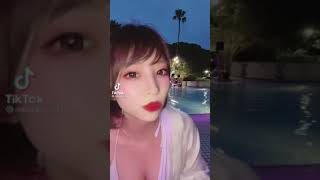 【TikTok】水着美女の乳揺れダンス