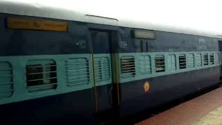 preview picture of video '06571 Bangalore City-Tiruchchirappalli day time Special train at namakkal (NKL) rly stn'