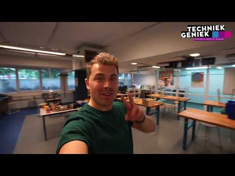 Technieklessen op het Theresialyceum in Tilburg - Bastiaan gaat kijken