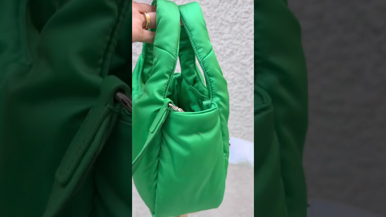 PRADA Bolsa acolchoada em Re-Nylon Verde