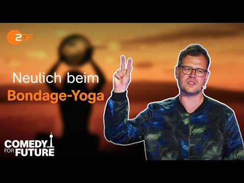 Der herabschauende Hund ist die Lieblings-Yoga-Figur von C. Heiland | Comedy for Future