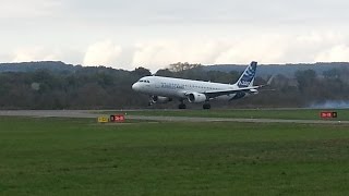 preview picture of video 'Airbus A320 Sharklets touch and go #2 - Auch-Gers airport'