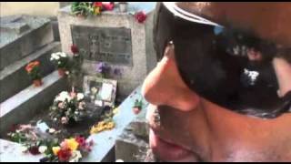 Tech N9ne at Jim Morrisons grave