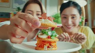 「飾らないおもてなし」篇15秒（リッツ クラッカーver.）サラダ登場
