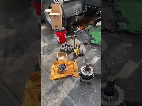 Repair the power divider on my semi #vlog #truck #flatbed #camionero #follow #gear #trending #viral