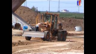 preview picture of video 'Caterpillar 143H Grader, Road Construction / Umfahrung Münchingen, Germany, 2004.'