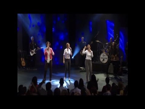 Está No Comando - Cantores de Deus