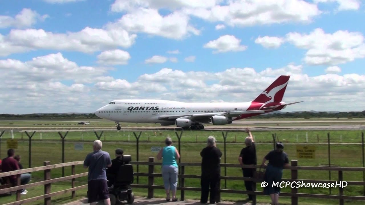 QANTAS BOEING 747-400 LANDING MANCHESTER AIRPORT