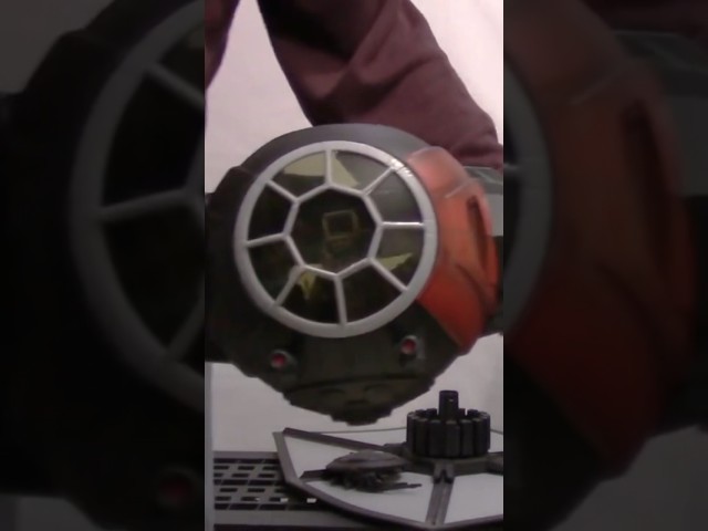 Vídeo relacionado con Bizak Star Wars Nave 8 cm Tie Fighter, e Incluye 1 Figura (62610009)