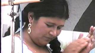 Video thumbnail of "CLAVELITO ( Wayño ) Yolanda Alcocer"