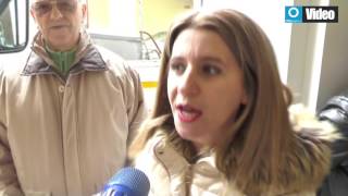 multe-pazze-cittadini-invadono-il-comando