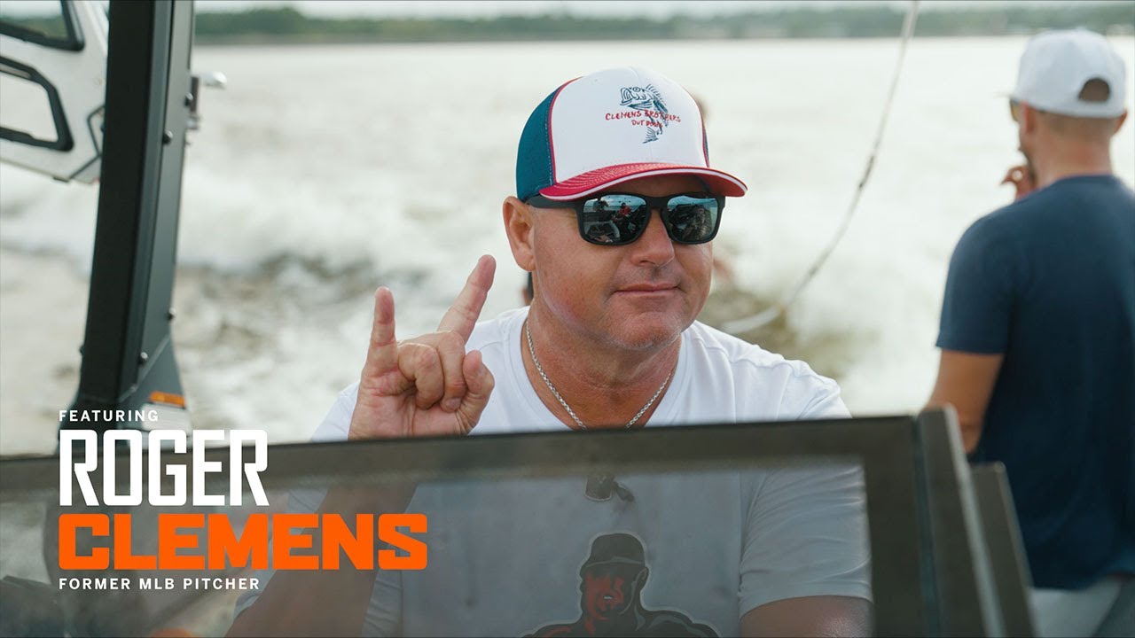 Roger Clemens takes delivery of his new 2022 Tige Boats 25ZX