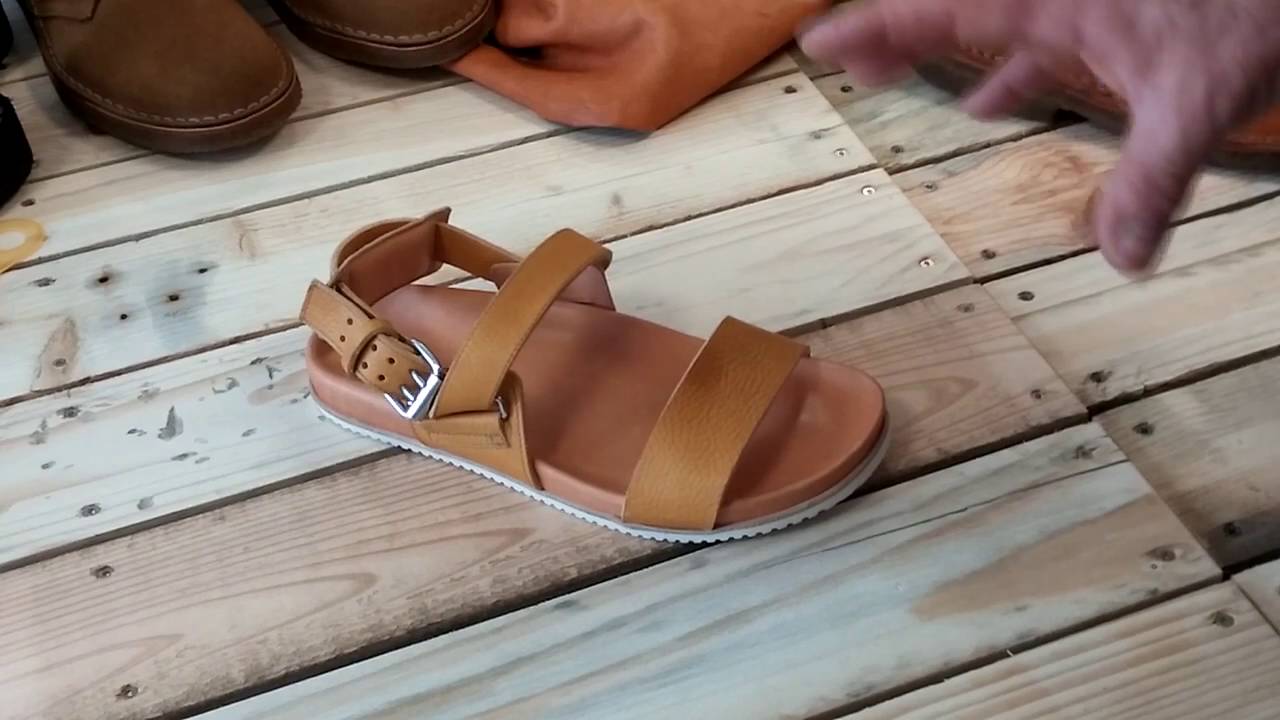 Come è fatto un sandalo da donna in pelle con plantare anatomico