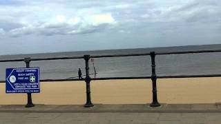 preview picture of video 'Cleethorpes Beach, Cleethorpes, Lincolnshire'