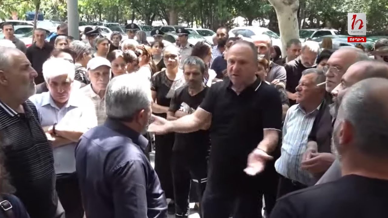 Զոհված զինծառայողների ծնողները գլխավոր դատախազության դիմաց են. ուղիղ