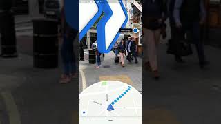 Smartphone Pixel di Google con realtà aumentata in Google Maps