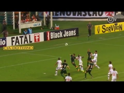 Lance polêmico! Goiás reclama de pênalti em jogo contra o Vasco