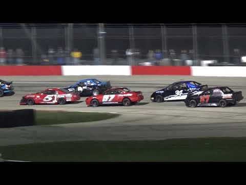 South Dakota Track Holding Race With 700 Fans In Attendance, Governor Not Happy