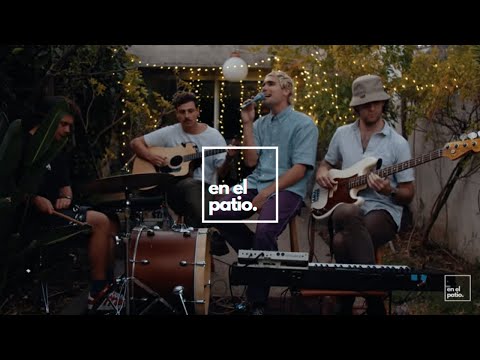 en el patio: Soy Irracional - Esperancita