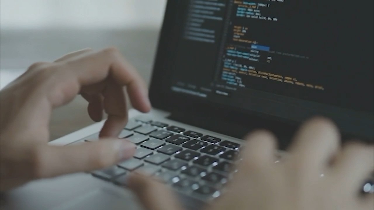 CA eyes AI regulation as Newsom orders new workforce protections amid job shifts, mass layoffs