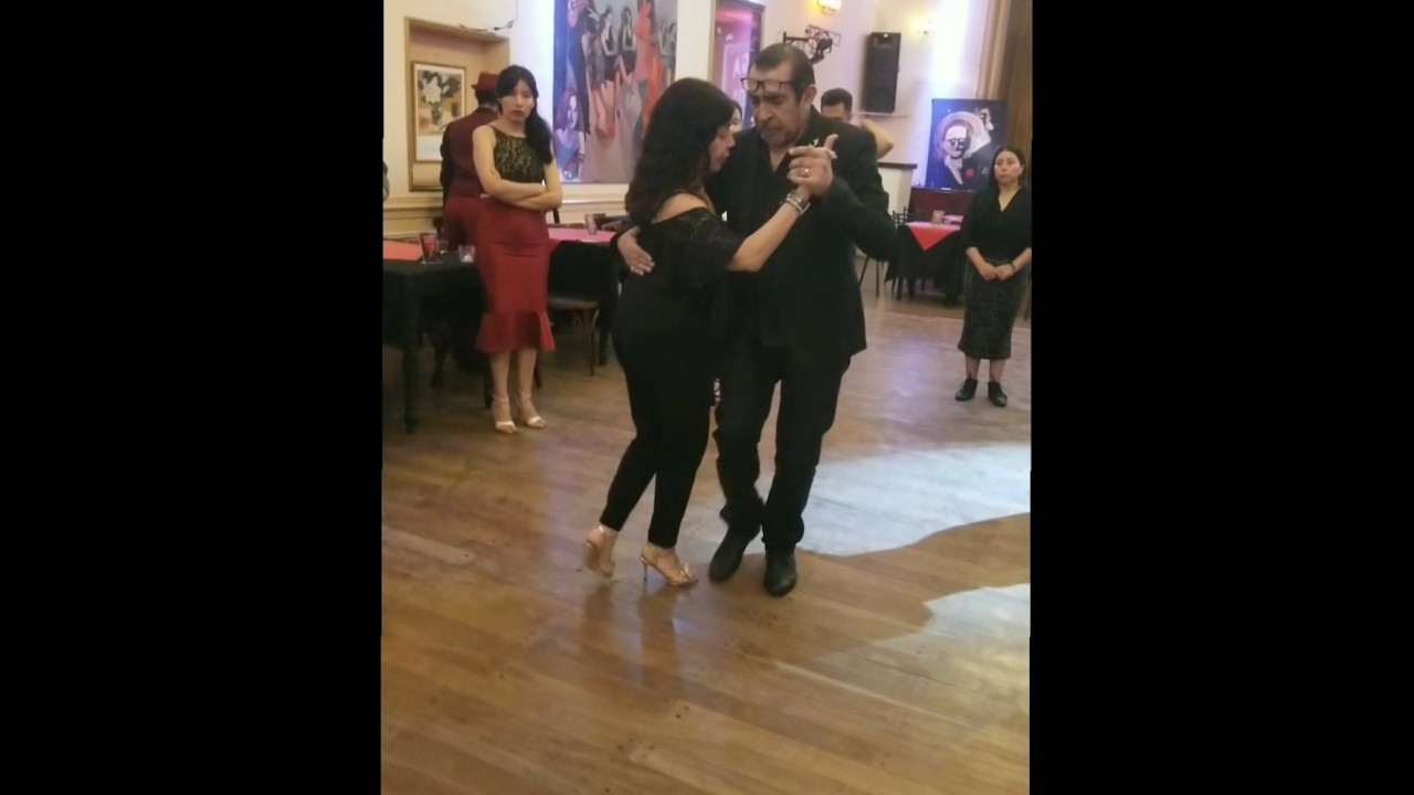 Video thumbnail for Tango clase Stela Baez. Ernesto Balmaceda #airesdemilonga #tango #baile #tangoclass