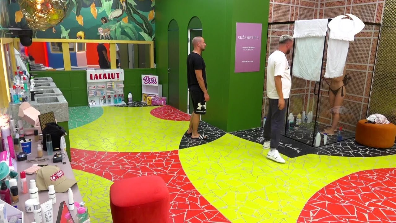 Deamishel në dush, Luizi e ngacmon