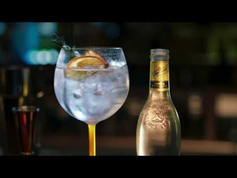 Schweppes Premium Mixer Tonic & Touch of Lime