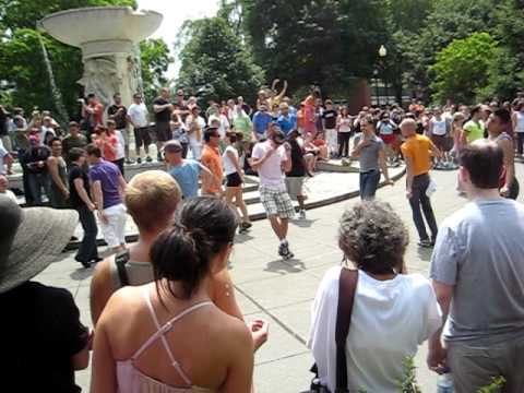Flash Mob in Washington DC: DC Cowboys and public perform Mamma Mia!